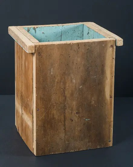 Wooden almud: an open square box made of planks, used to measure grain